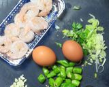 大粒のむきエビとシシトウのトムヤム炒飯作り方2写真