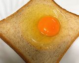 時短ワザ♫目玉焼きトースト マヨチーズ作り方3写真