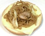 簡単☆５分で完成♬焼きそばチーズバーガー作り方3写真