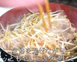 大活躍おかず！豚肉ともやしの梅肉炒め♬作り方4写真