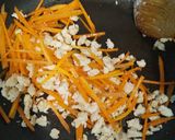 鶏そぼろ入り♫舞茸と小松菜の炒り豆腐作り方2写真