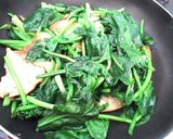 アワビ茸とほうれん草のオリーブオイル炒め作り方4写真