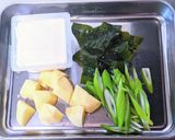 豆富・塩蔵わかめ・じゃがいもの味噌汁作り方2写真