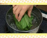【離乳食・初期】つぶし野菜(ほうれん草)作り方1写真