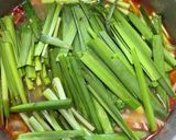味染み簡単鍋内調理　豚とニラの辛味噌鍋作り方5写真