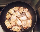 簡単☆豚肉とセロリのハーブバター炒め作り方1写真