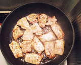 簡単☆豚肉とセロリのハーブバター炒め作り方1写真