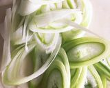 茹で鶏の茹で汁で☆長葱とわかめのスープ♪作り方1写真