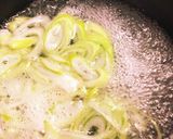 茹で鶏の茹で汁で☆長葱とわかめのスープ♪作り方2写真