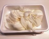 甘みジュワ♡新玉ねぎとツナのオムレツ作り方1写真