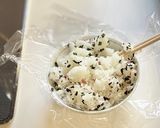 わかめとうめこ（梅干し）のおにぎり作り方3写真