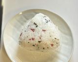 わかめとうめこ（梅干し）のおにぎり作り方4写真