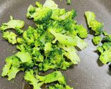 冷凍ブロッコリーで簡単♡豆腐ベーコン炒め作り方1写真