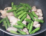 ししとうと鶏もも肉の甘酢炒め作り方2写真