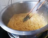 牛肉とセロリの炒め物&ペペロンチーノ！作り方4写真