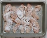 簡単！鶏むね肉としめじのマヨ味噌炒め作り方1写真