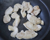 簡単！鶏むね肉としめじのマヨ味噌炒め作り方3写真