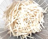もやし(冷凍)と豆腐のお味噌汁作り方1写真