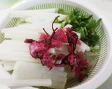 大根二種と桜(塩漬け)の春サラダ作り方2写真