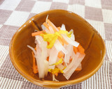 大根と食用菊の甘酢和え作り方6写真