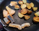 新じゃがと鮭のコンソメバターじょうゆ焼き作り方4写真