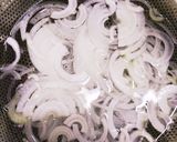 ヤーコン&タマネギのコンビーフサラダ作り方1写真