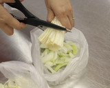 包丁不使用防災食！ポリ袋でさば缶卵とじ作り方1写真