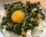 農家の食卓〜ネギのごま油炒めたまご丼〜作り方4写真