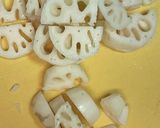 豚ロースとレンコンの味噌炒め作り方1写真