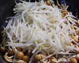 簡単♪美味♪豚ミンチもやしキノコの炒め物作り方5写真