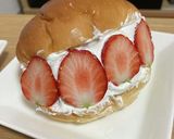 ロールパンで簡単！苺のマリトッツォ✨作り方3写真