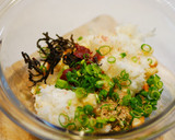お茶を注ぐだけ！混ぜ込みおにぎり茶漬け作り方2写真