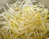 もやし 油揚げ 豆苗の味噌汁^^作り方4写真