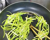 島らっきょうの茎の炒めもの作り方3写真