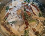 たっぷりきのこと鶏皮の春雨スープ作り方7写真
