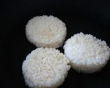 たくあんとクリチーのオープンおにぎり作り方3写真
