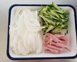 辛くない！新玉ねぎの中華サラダ作り方1写真
