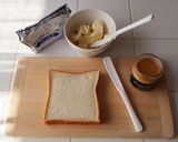 ピーナツバター＆クリームチーズデコ食パン作り方1写真