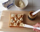 ピーナツバター＆クリームチーズデコ食パン作り方2写真