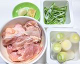 鶏モモ肉と長ネギに春雨の中華炒め作り方1写真