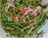 簡単!激ウマ!豆苗とカニカマのごまサラダ作り方2写真
