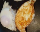 卵白はパリパリ。卵黄はトロリの目玉焼き作り方3写真