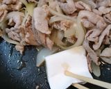 簡単！旨辛♪豚こまと玉ねぎのピリマヨ炒め作り方5写真