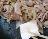 簡単！旨辛♪豚こまと玉ねぎのピリマヨ炒め作り方5写真