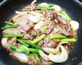 超簡単！牛肉とにんにくの芽の甘辛炒め！作り方6写真