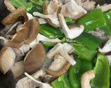 レタス、ピーマン、椎茸、豚肉のアジア炒め作り方8写真