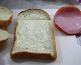 トロ～リ半熟目玉焼きでハムチートースト作り方2写真