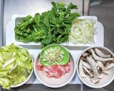 豚バラ肉と菜の花と春キャベツのカラシ炒め作り方1写真