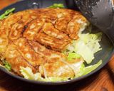 簡単！餃子&蒸し野菜（キャベツやニラ）作り方5写真