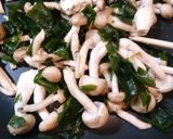 簡単！地味だけど美味♪しめじとわかめ炒め作り方2写真